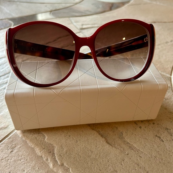 Chriistian Dior oversized sunglasses in great condition - Picture 4 of 6
